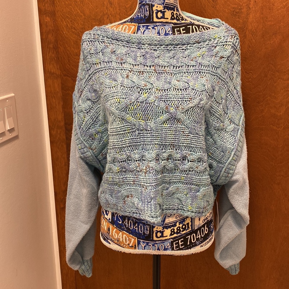 Free people crop sweater size xs, NWT